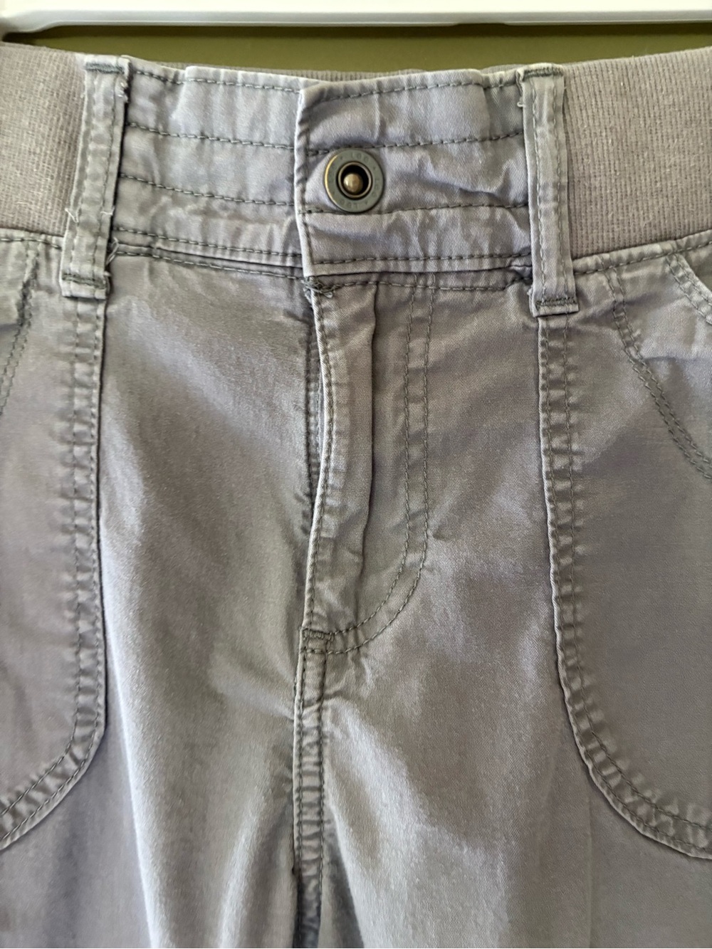 Lee Relaxed Fit Mid-Rise Women’s Capri Pants in Gray Size 8 - Picture 3 of 10